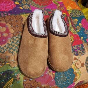 Kooba Faux-suede slippers Sz Sm/med 6½-7½ mules